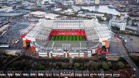 Manchester United stadion esős időben