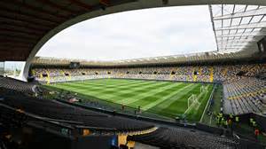 Stadio Friuli belső nézet, új ülésekkel