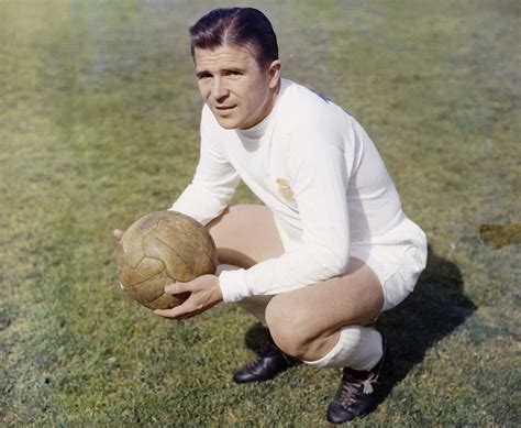 Ferenc Puskás mellszobra az akadémián
