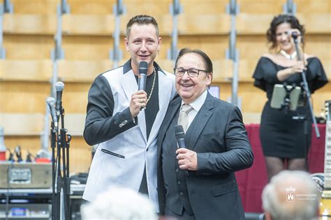 Telt házas jégkorongmérkőzés a székesfehérvári jégcsarnokban