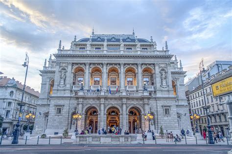 Andrássy út, Opera környéke