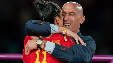 Luis Rubiales és Jenni Hermoso a díjátadón