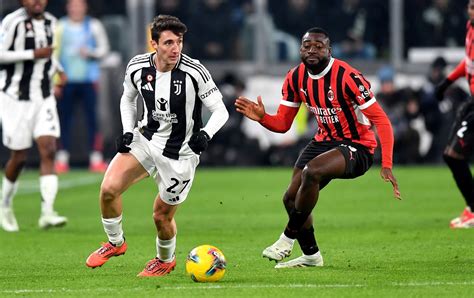 AC Milan és Juventus játékosok ütközése, dinamikus kép