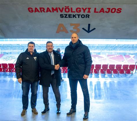 Garamvölgyi Lajos és Dombi Tibor emléktáblái a Nagyerdei Stadionban