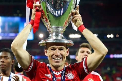 Arjen Robben ünnepli a győztes gólt