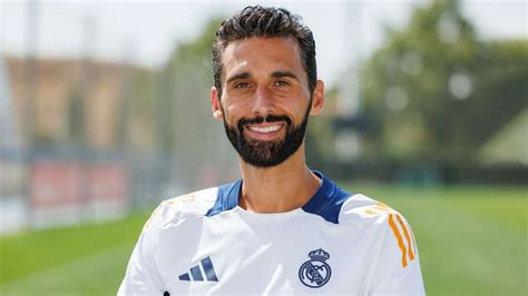 Álvaro Arbeloa edző a sajtótájékoztatón