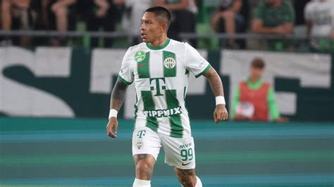 Cristian Ramírez, az FTC játékosa akcióban a 2025-ös Magyar Kupa elődöntőben