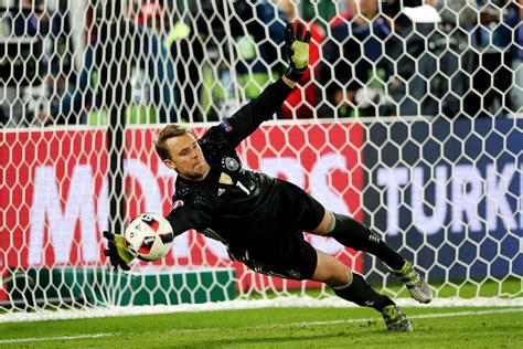 Manuel Neuer bravúrja a Bajnokok Ligájában