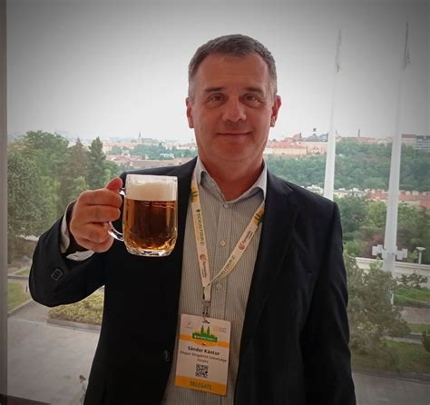 Kántor Sándor akcióban, mezében