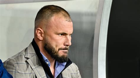 Huszti Szabolcs aláírja szerződését a Videotonhoz
