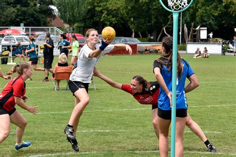 Fiatal korfball játékosok edzésen