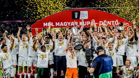 Labdarúgó stadion Japánban, egy kupa döntő alatt