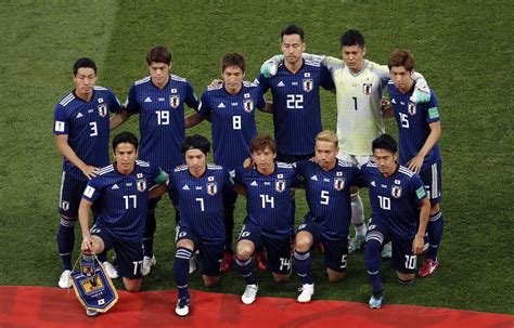 Japán labdarúgó csapatok logói és trófeái
