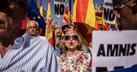 Tüntetések Barcelonában a függetlenségi vezetők ítélete után