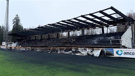A stadiont övező, megemelt sétány a Nagyerdőben