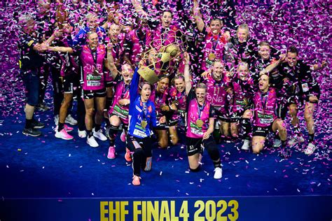 Vipers Kristiansand játékosok ünneplik a Bajnokok Ligája győzelmüket