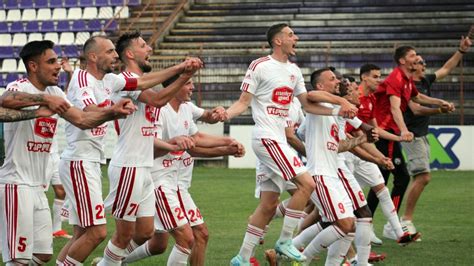 A magyar labdarúgó NB II stadionjainak és mérkőzéseinek hangulata