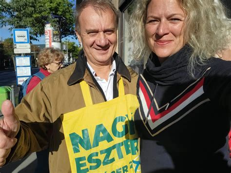 Gubik Hanna és Nagy Eszter a strandröplabda pályán