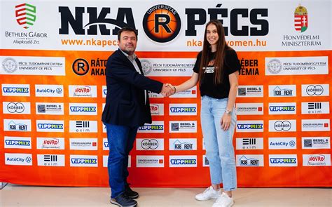 A NKA Universitas Pécs játékosai akcióban