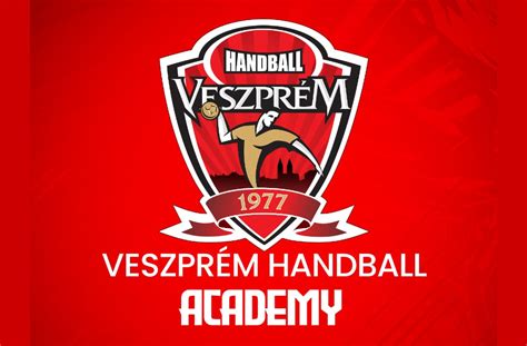 One Veszprém HC játékosai ünneplik a párizsi sikert