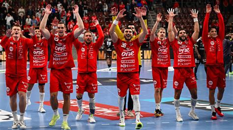 Veszprémi kézilabdázók védekezés közben a Bajnokok Ligájában