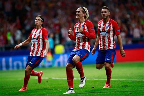 Az Atlético Madrid ünnepli az Európa Liga trófeát