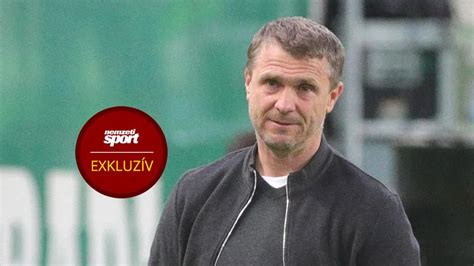 Szerhij Rebrov, a Ferencváros edzője, gesztikulál a pálya szélén