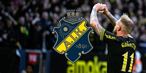 Az AIK Stockholm szurkolói kajakkal a lelátón