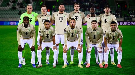 Ferencvárosi szurkolók egy futballmérkőzésen