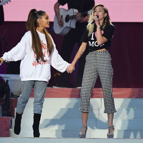 Miley Cyrus és Ariana Grande közös fellépése