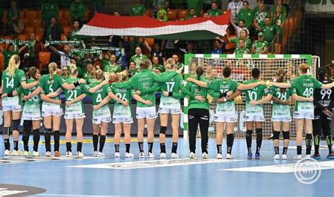 Hatadou Sako (k) és Fodor Csenge (b), a Győr játékosai a női kézilabda Bajnokok Ligája A csoportjának 6. fordulójában a Győri Audi ETO KC-Metz HB-mérkőzésen a győri Audi Arénában