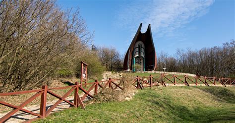 A Fradi-templom melletti katonai emlékpark és emlékmű