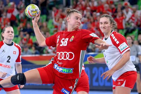 Bordás Réka kézilabda mérkőzés közben