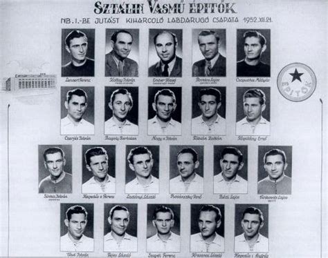 Sztálin Vasmű Építők csapatképe az 1950-es évekből, az NB I-be jutás előtt