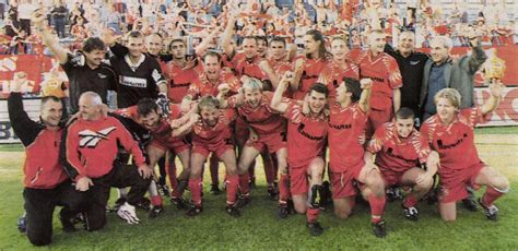 A Dunaferr SE 1999-2000-es bajnokcsapata, ünneplés a stadionban