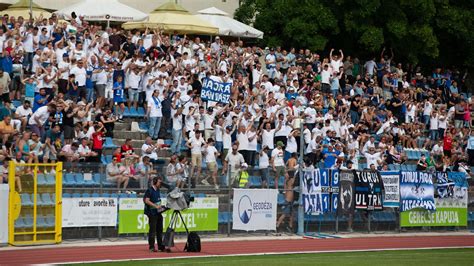 Osztályozó mérkőzés hangulata a stadionban