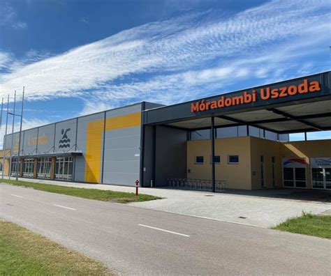 Móradombi Uszoda belső tere