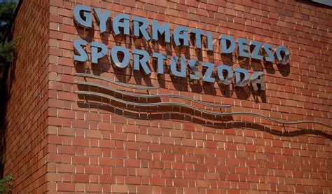 Gyarmati Dezső Sportuszoda külső képe