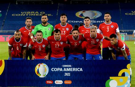 A chilei labdarúgó-válogatott a Copa América trófeával