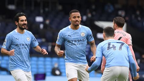 Manchester City vezetőedzője meccs közben