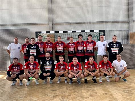 Kiskőrösi Kézilabda Sportegyesület fiatal csapata edzésen