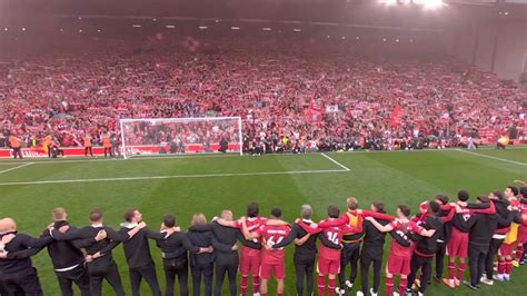 Az Anfield Stadion és a You'll Never Walk Alone felirat