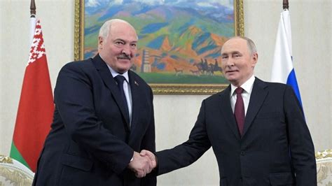 Alekszandr Szprigin és Vlagyimir Putyin egy rendezvényen