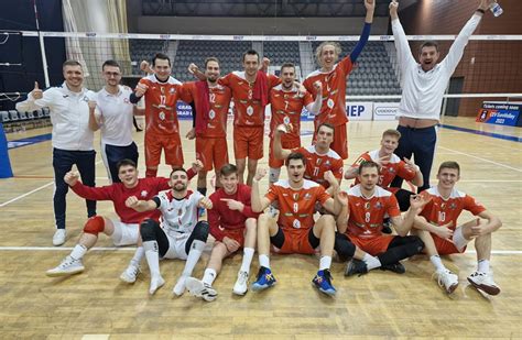 BRSE játékosok a MEVZA Kupa győzelem ünneplésekor