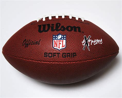 Amerikai futball játékos fekete csíkkal