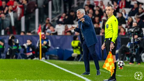 José Mourinho és Anthony Taylor konfrontáció
