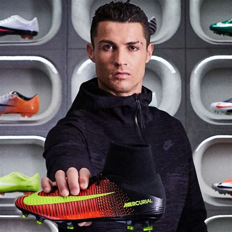 Cristiano Ronaldo Nike és Puma mezben