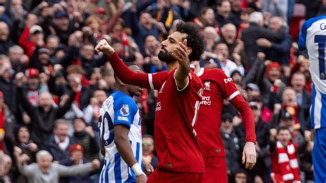 Liverpool játékosok ünneplik a győztes gólt