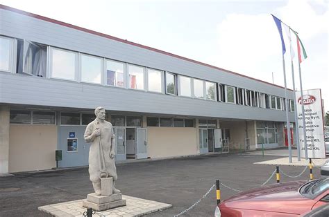 A Rába gyár logója Győrben, a városi tájban