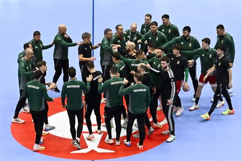 U13 kézilabdázók bemelegítő sprint gyakorlat közben